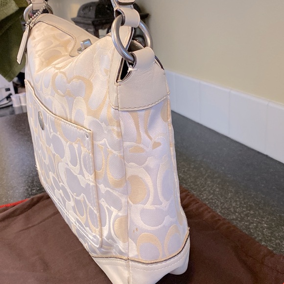 COACH Chelsea Optic Collection Signature tote in ivory, creams & beige.  #10143 - Picture 5 of 16